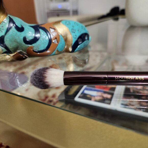 Hourglass  Ambient® Lighting Edit Dual Ended Brush - Picture 9 of 10